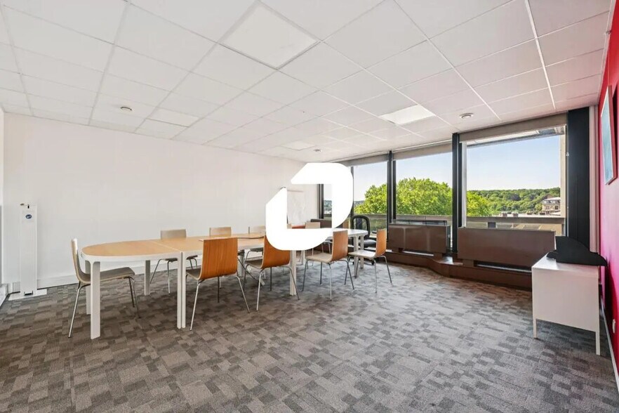 Office in Saint-Cloud for sale - Interior Photo - Image 2 of 18