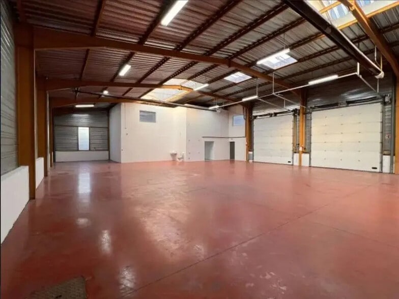 Office in Vénissieux for lease - Interior Photo - Image 3 of 10