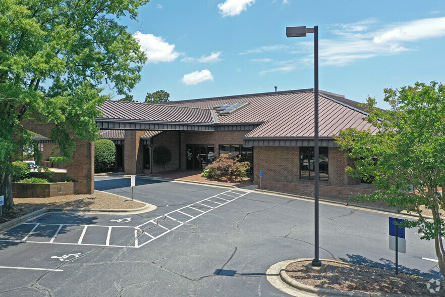 1507 Westover Ter, Greensboro, NC for lease - Building Photo - Image 2 of 7