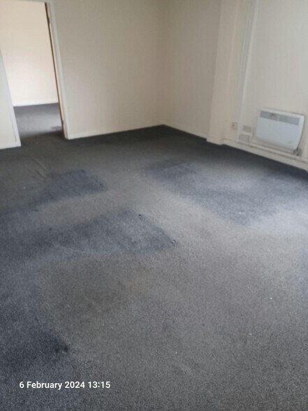 Denby Dale Rd, Wakefield à louer - Photo du bâtiment - Image 3 de 18