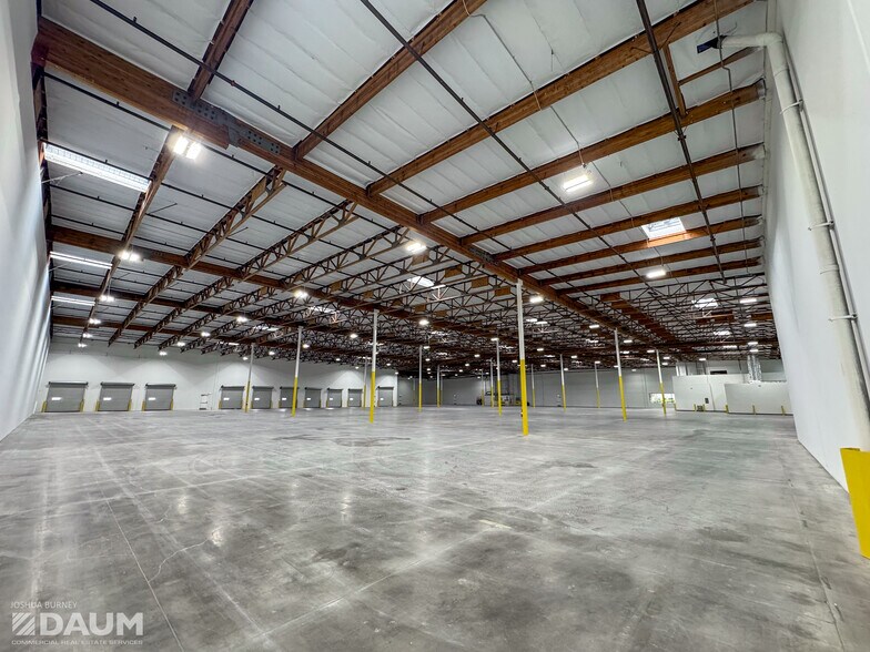 10509 Business Dr, Fontana, CA à louer - Photo du bâtiment - Image 3 de 41