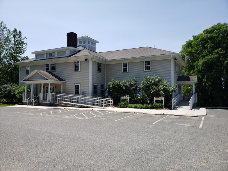 234 Russell St, Hadley, MA à louer - Photo du bâtiment - Image 3 de 3