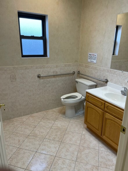 31 Pine St, Rockaway, NJ à louer - Photo intérieure - Image 3 de 12