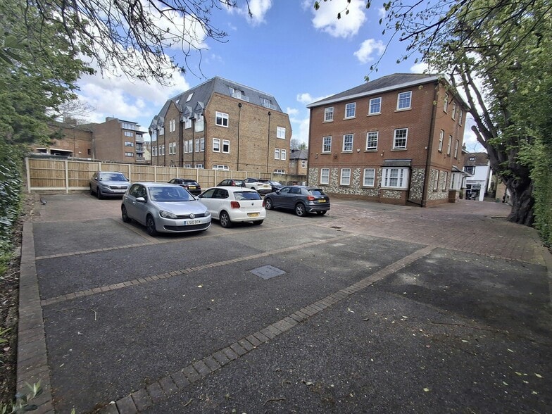 26-26A Bridge St, Leatherhead for sale - Building Photo - Image 2 of 17