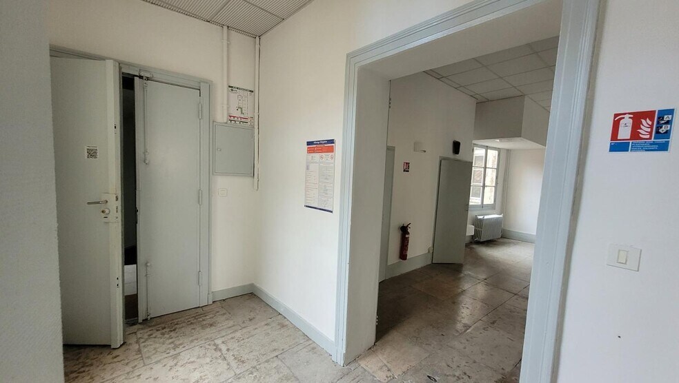 Retail in Montpellier for lease - Interior Photo - Image 3 of 7