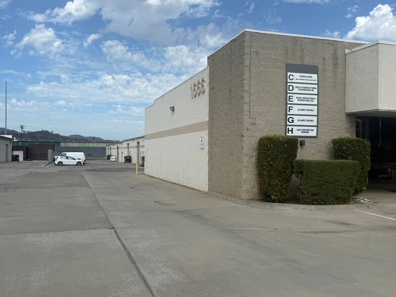 1666 N Magnolia Ave, El Cajon, CA for lease - Building Photo - Image 3 of 6
