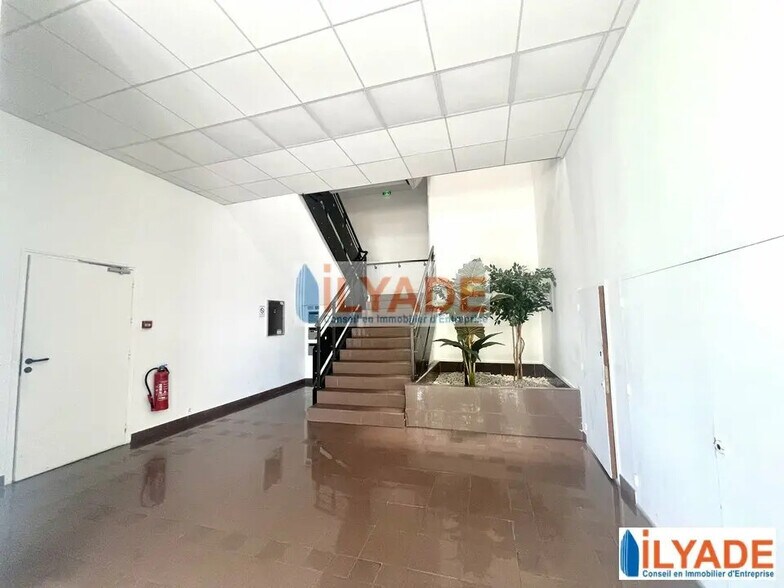 33 Avenue De Hambourg, Marseille for lease - Lobby - Image 3 of 6