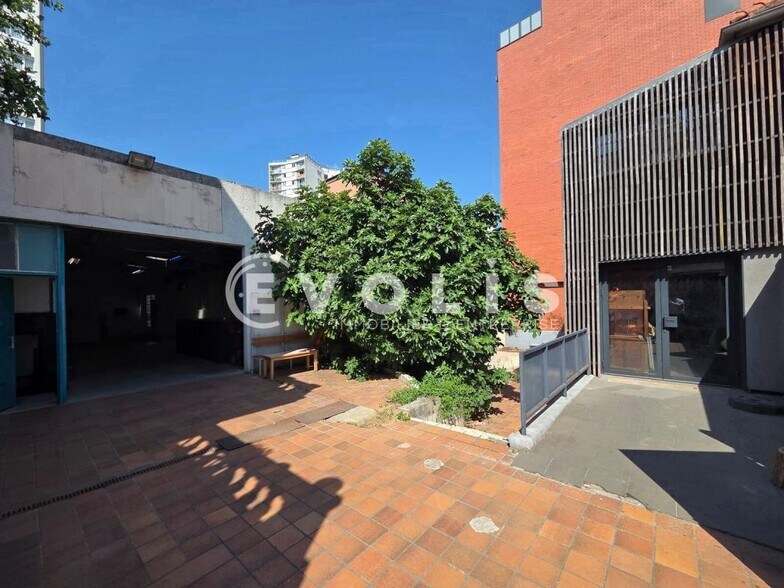 Flex in Ivry-sur-Seine for sale - Building Photo - Image 1 of 20