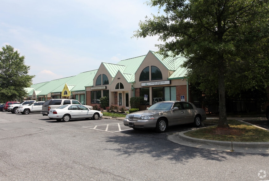 9811 Greenbelt Rd, Lanham, MD for sale - Building Photo - Image 3 of 5