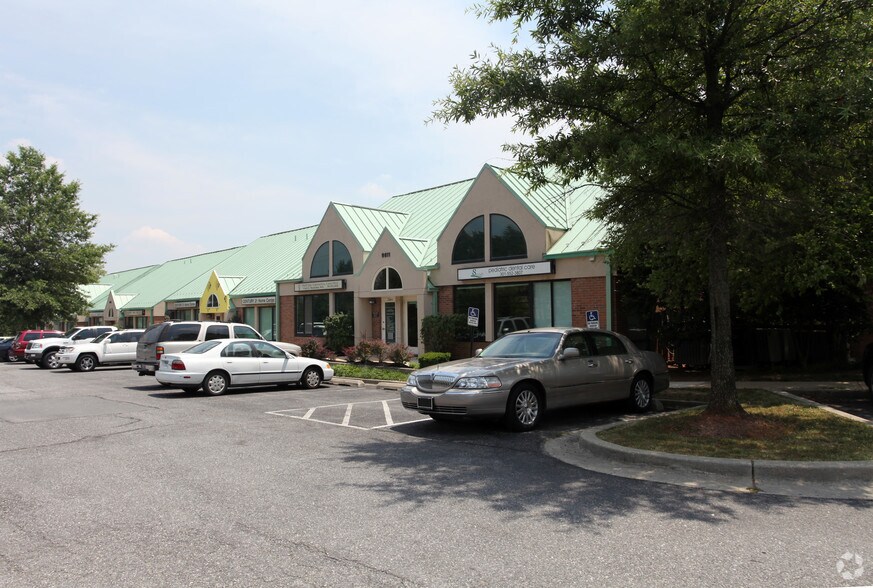 9811 Greenbelt Rd, Lanham, MD à vendre - Photo du bâtiment - Image 3 de 5