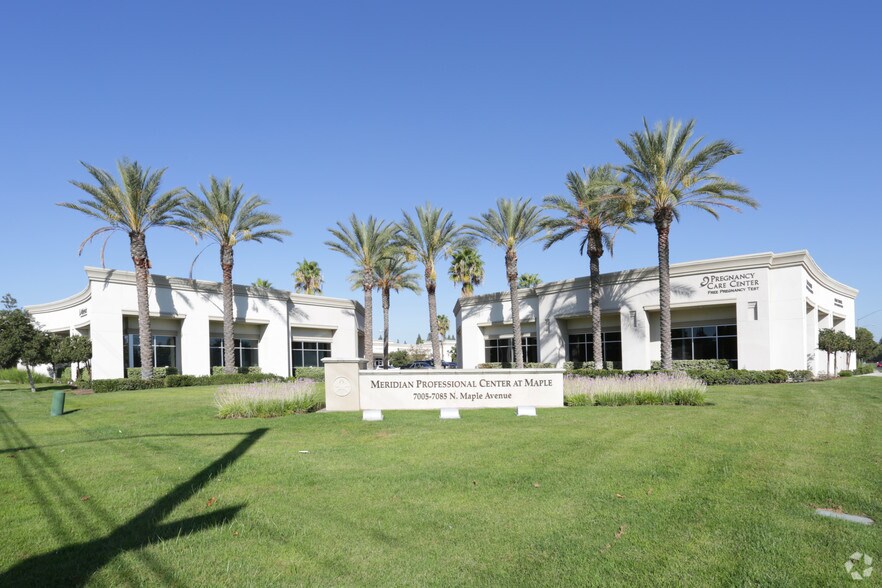 7025 N Maple Ave, Fresno, CA à louer - Photo du bâtiment - Image 3 de 4