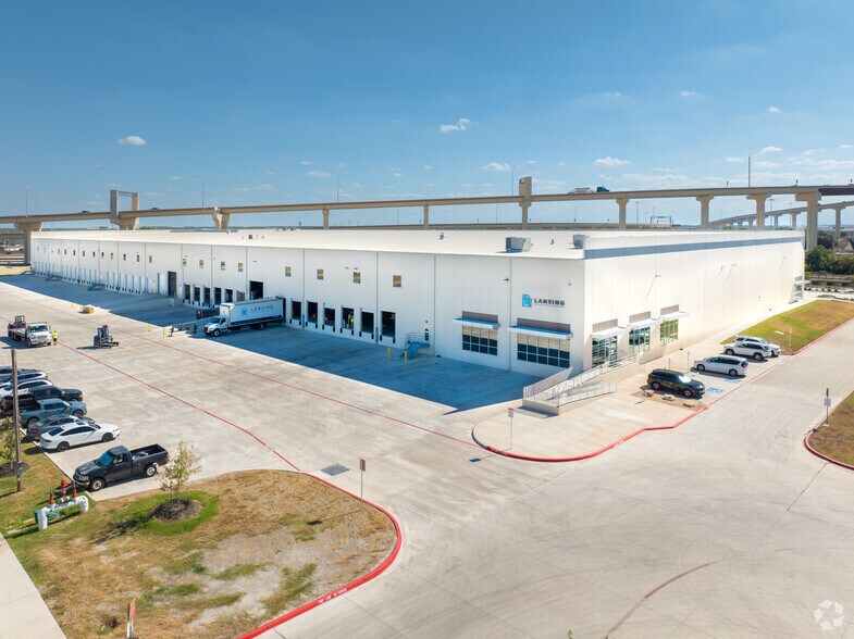 8630 NE Loop 410, San Antonio, TX for lease - Building Photo - Image 1 of 8