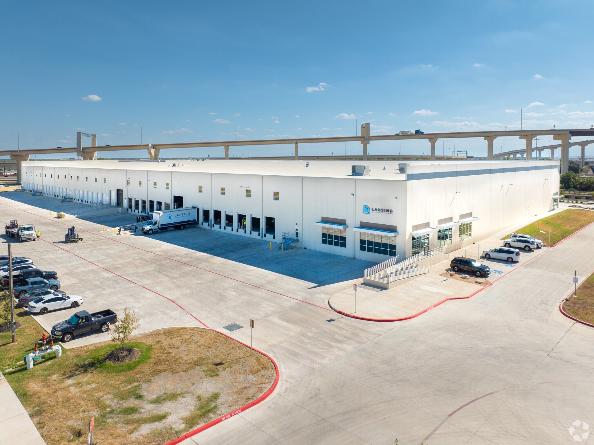 8630 NE Loop 410, San Antonio, TX à louer Photo du bâtiment- Image 1 de 9
