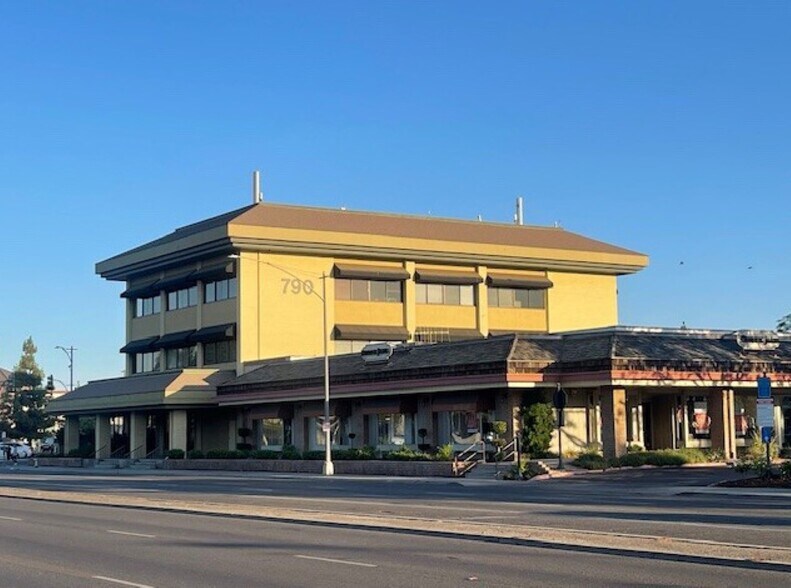 770-790 W Shaw Ave, Fresno, CA à louer - Photo principale - Image 1 de 1