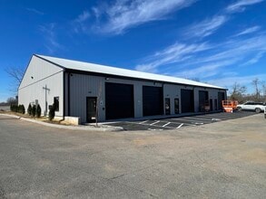 2575 Louisville Rd, Bowling Green, KY for lease Building Photo- Image 1 of 8