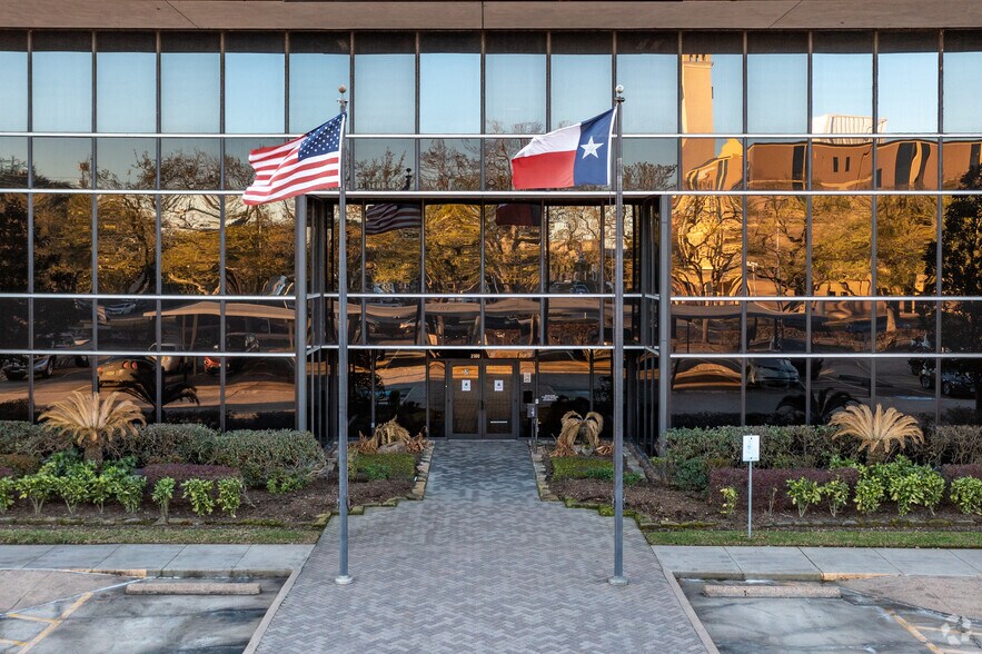 2200 Space Park Dr, Houston, TX à louer - Photo du bâtiment - Image 3 de 7