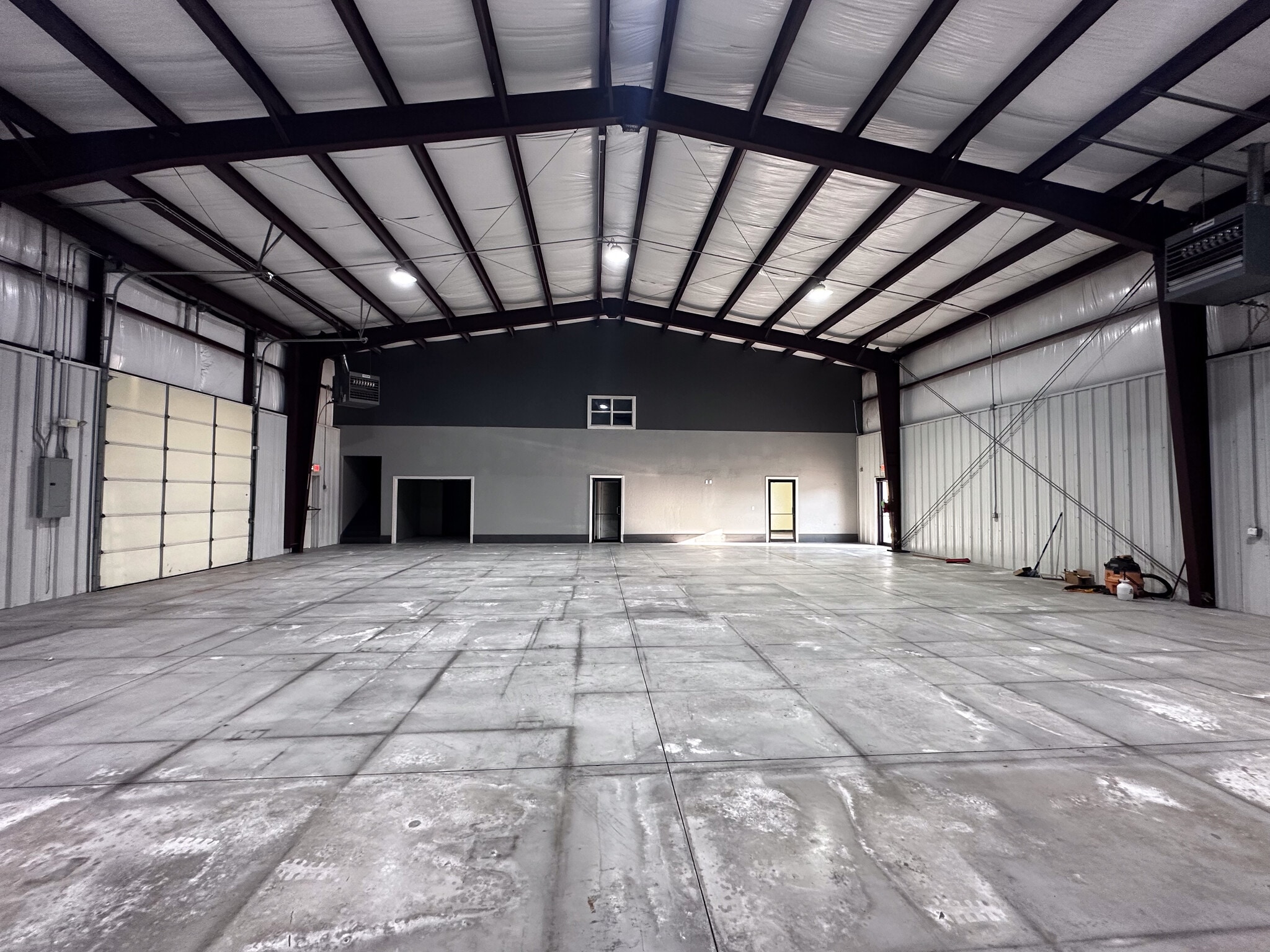 524 Tower Dr, Moore, OK for lease Interior Photo- Image 1 of 24