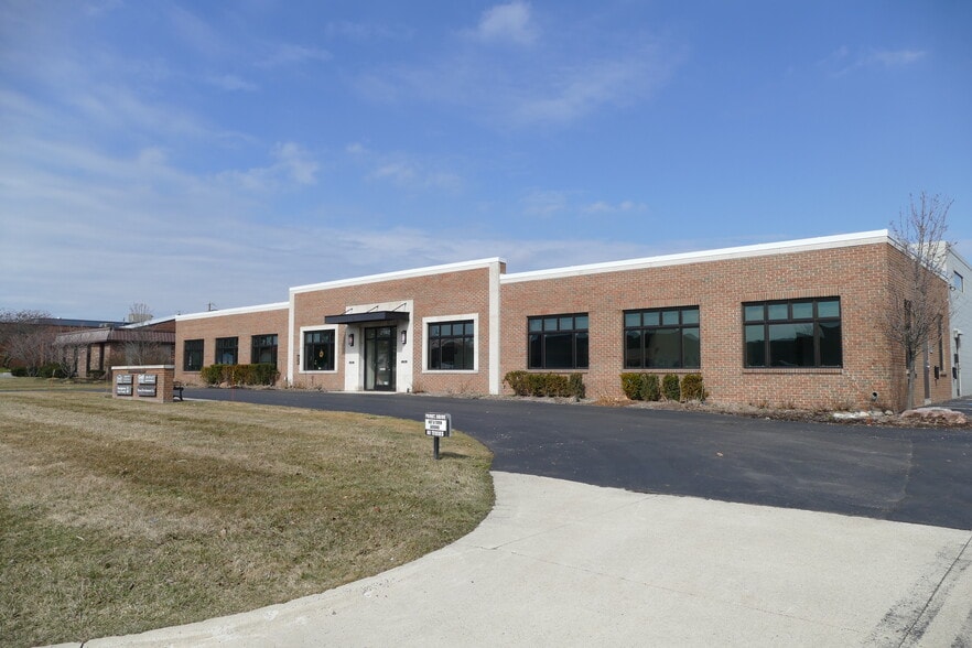2718 Industrial Row Dr, Troy, MI for lease - Building Photo - Image 2 of 5