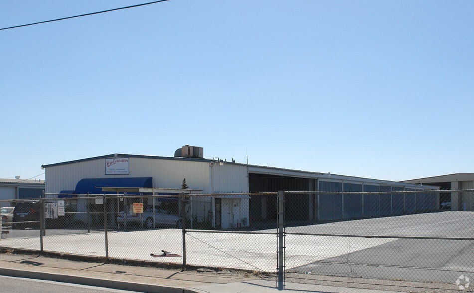 2827 Hanger Way, Bakersfield, CA à louer - Photo du bâtiment - Image 2 de 2