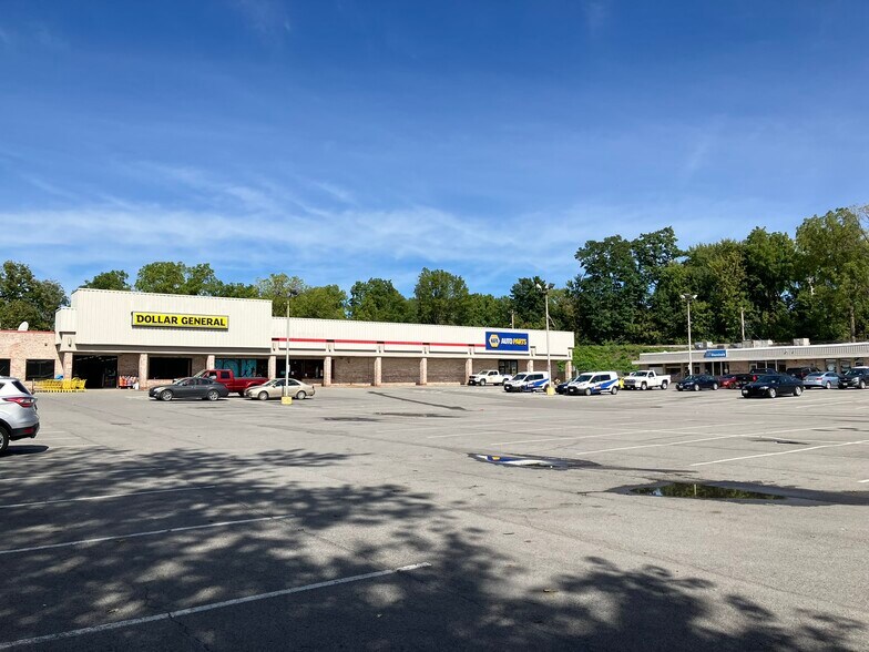 West Ave Plaza portefeuille de 2 propriétés à vendre sur LoopNet.ca - Photo du bâtiment - Image 2 de 5