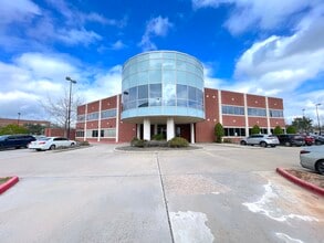 1400 Creek Way Dr, Sugar Land, TX for lease Building Photo- Image 1 of 17