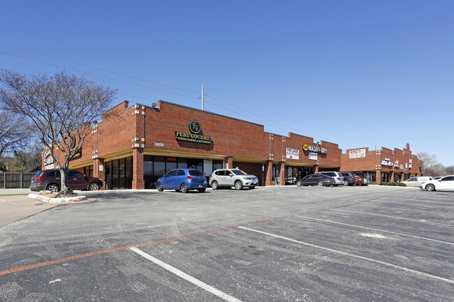 More details for 2425 Green Oaks Blvd, Arlington, TX - Retail for Sale