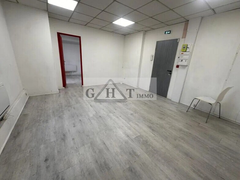 Office in Bonneuil-sur-Marne for lease - Building Photo - Image 3 of 5