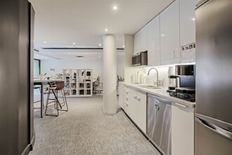 326 Davenport Rd, Toronto, ON à louer Photo intérieure- Image 2 de 11