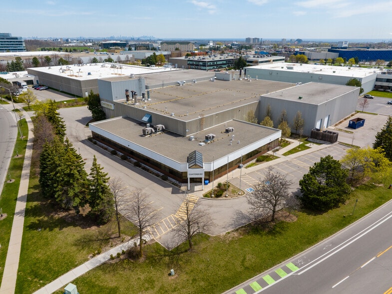 2830 Plymouth Dr, Oakville, ON à vendre - Photo du bâtiment - Image 1 de 7
