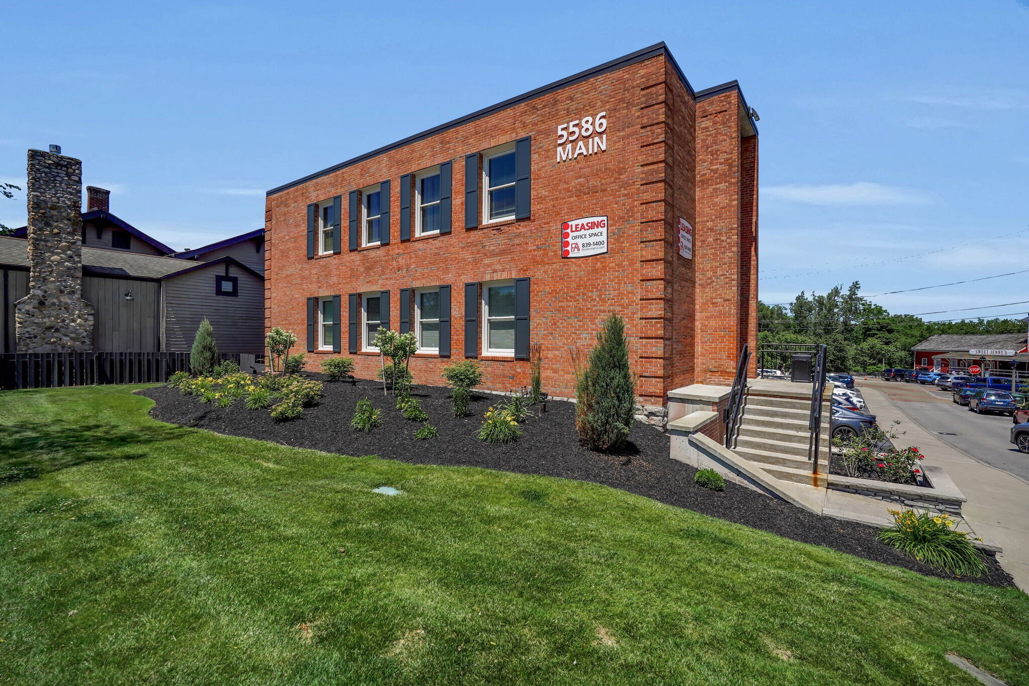 5586 Main St, Williamsville, NY à louer Photo du bâtiment- Image 1 de 19