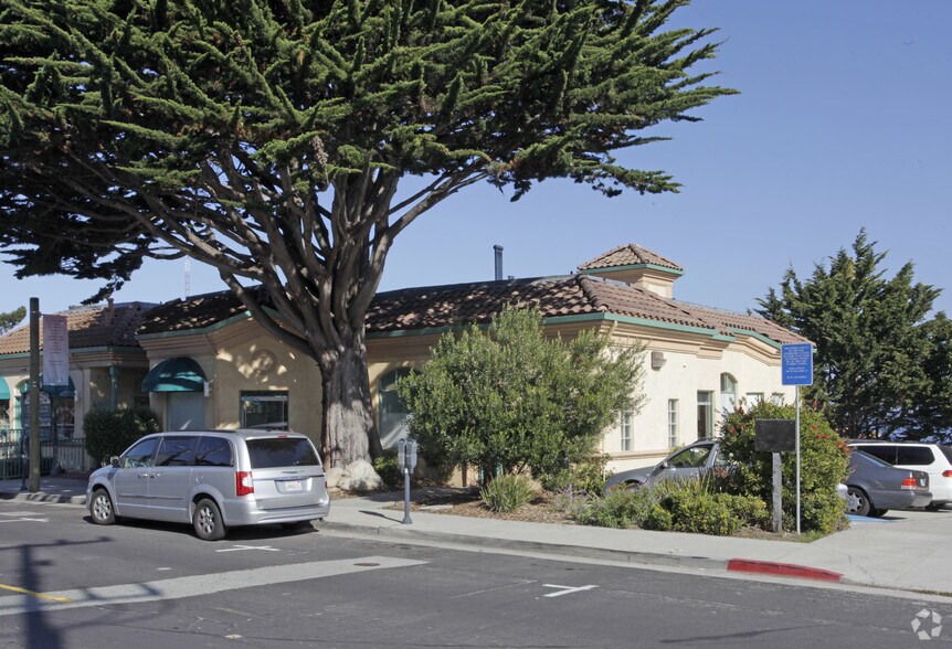 550 Wave St, Monterey, CA à louer - Photo du bâtiment - Image 2 de 8