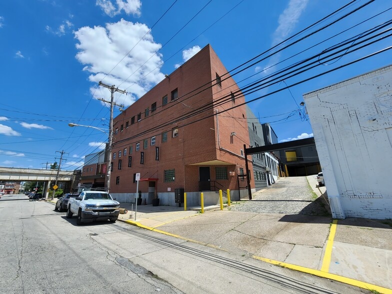 845-873 S 55th St, Philadelphia, PA for lease - Building Photo - Image 1 of 23