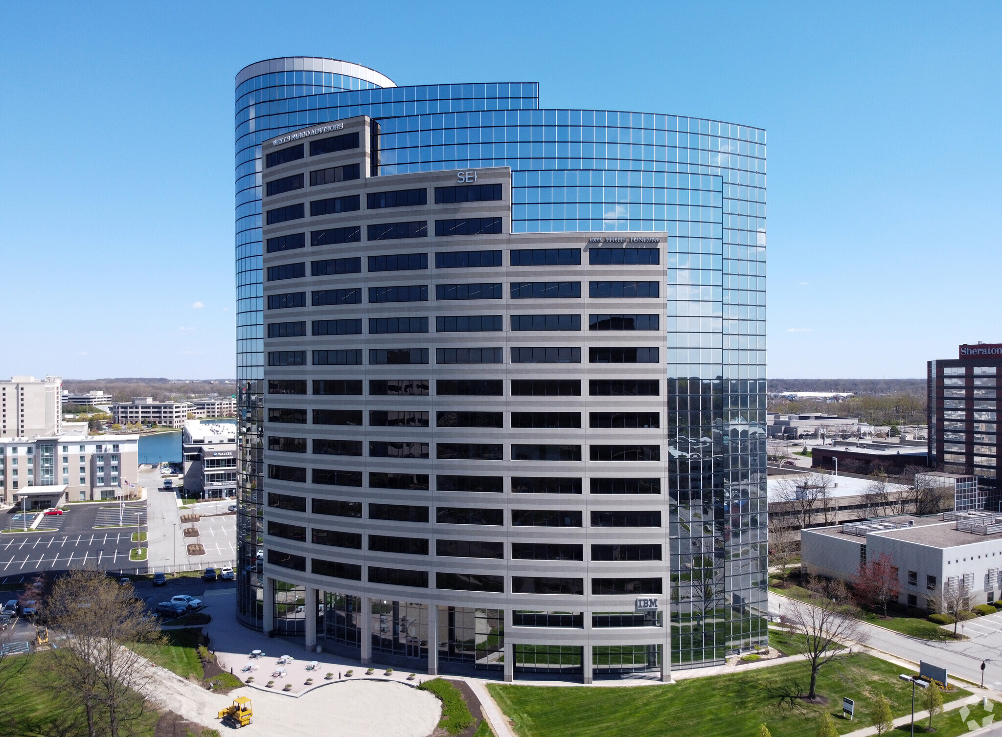 8888 Keystone Crossing, Indianapolis, IN à louer Photo principale- Image 1 de 30