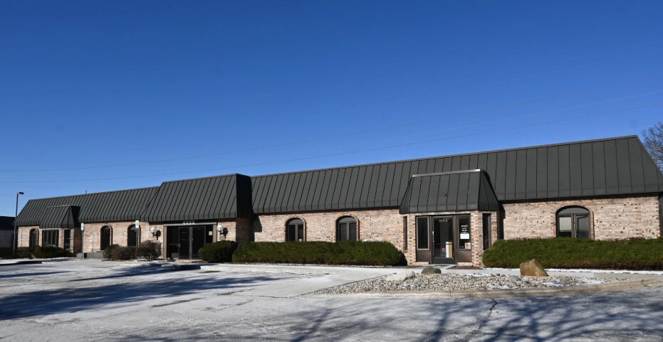 4458 Oakbridge Dr, Flint, MI for lease Primary Photo- Image 1 of 2