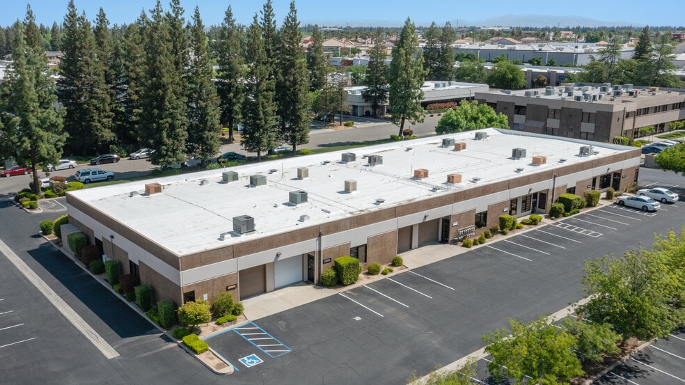 295 W Cromwell Ave, Fresno, CA for lease - Building Photo - Image 3 of 3