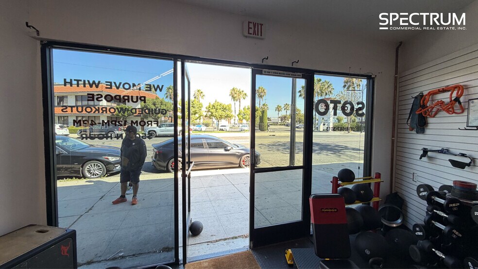 1800-1806 W Olive Ave, Burbank, CA à louer - Photo du bâtiment - Image 3 de 11
