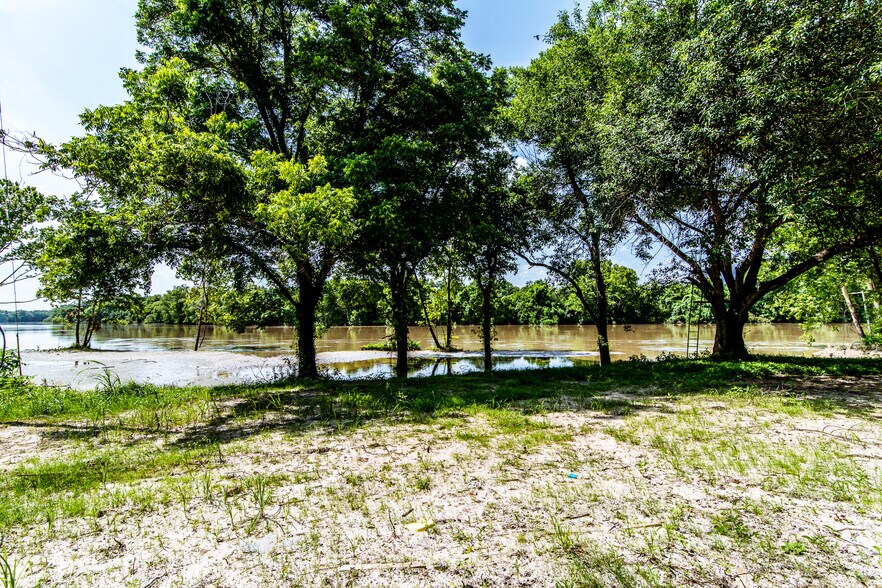 4750 TX-19 S, Trinity, TX à vendre - Photo du bâtiment - Image 2 de 5