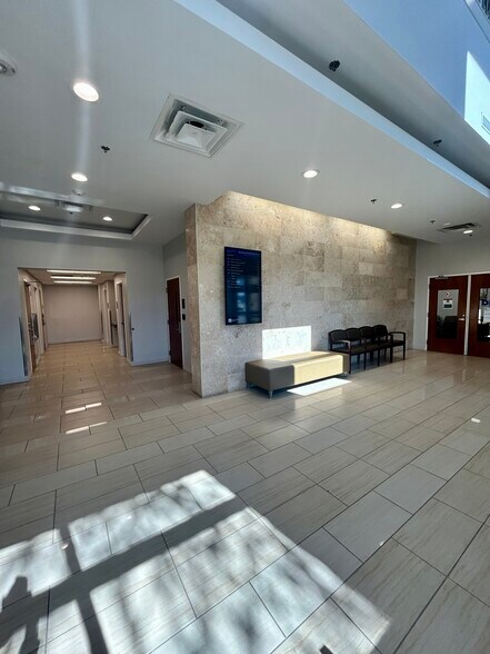 13901 McAuley Blvd, Oklahoma City, OK à louer - Photo du bâtiment - Image 3 de 5