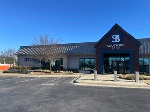 2121 W Gentry Pky, Tyler, TX for lease Building Photo- Image 2 of 6