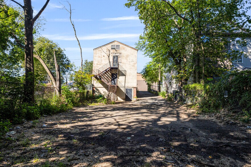 28 Lawrence St, Spring Valley, NY à louer - Photo du bâtiment - Image 3 de 8