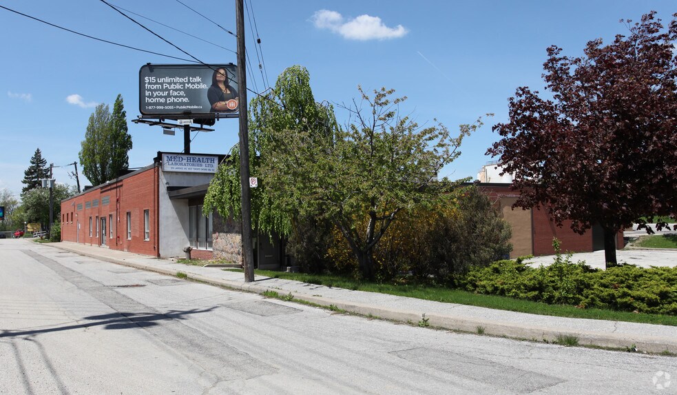 1216 Lawrence Ave, Toronto, ON for lease - Primary Photo - Image 1 of 2