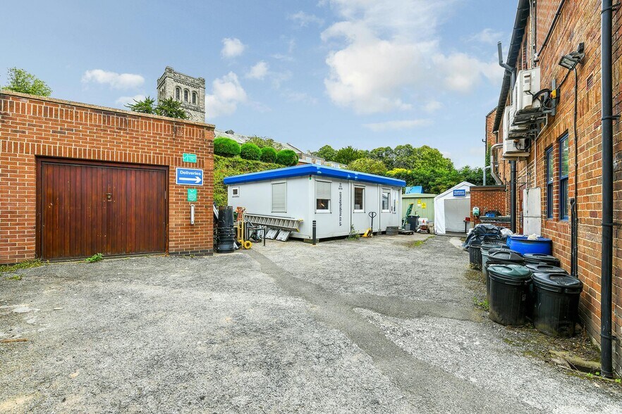 1 King St, Ashbourne à vendre - Photo du bâtiment - Image 3 de 10