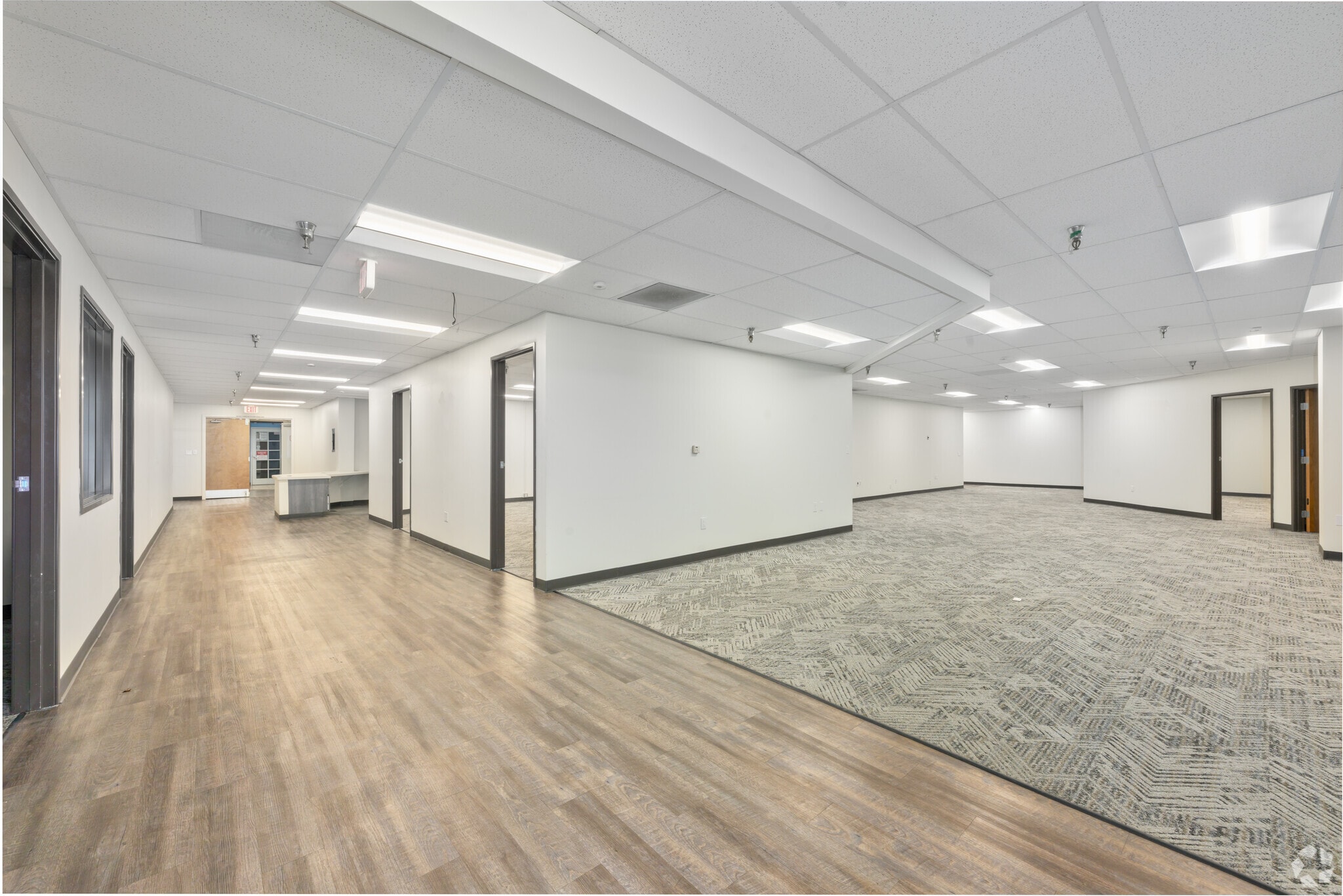 225 W Hospitality Ln, San Bernardino, CA à louer Photo intérieure- Image 1 de 1