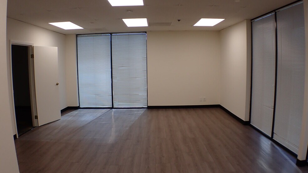 9301 Jordan Ave, Chatsworth, CA à louer - Photo du bâtiment - Image 3 de 10