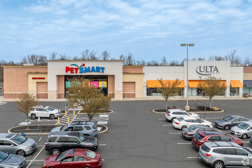 640 N West End Blvd, Quakertown, PA for lease - Building Photo - Image 3 of 8
