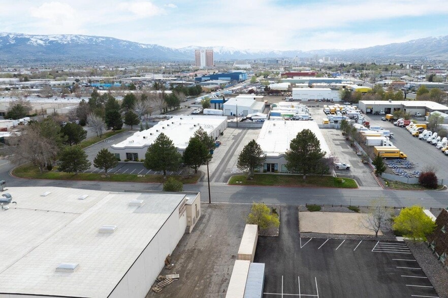 1350 Freeport Blvd, Sparks, NV à louer - Photo du bâtiment - Image 2 de 23