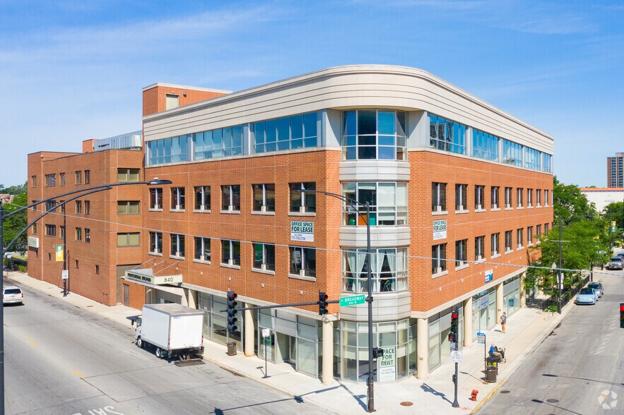 840 W Irving Park Rd, Chicago, IL for lease - Primary Photo - Image 1 of 3