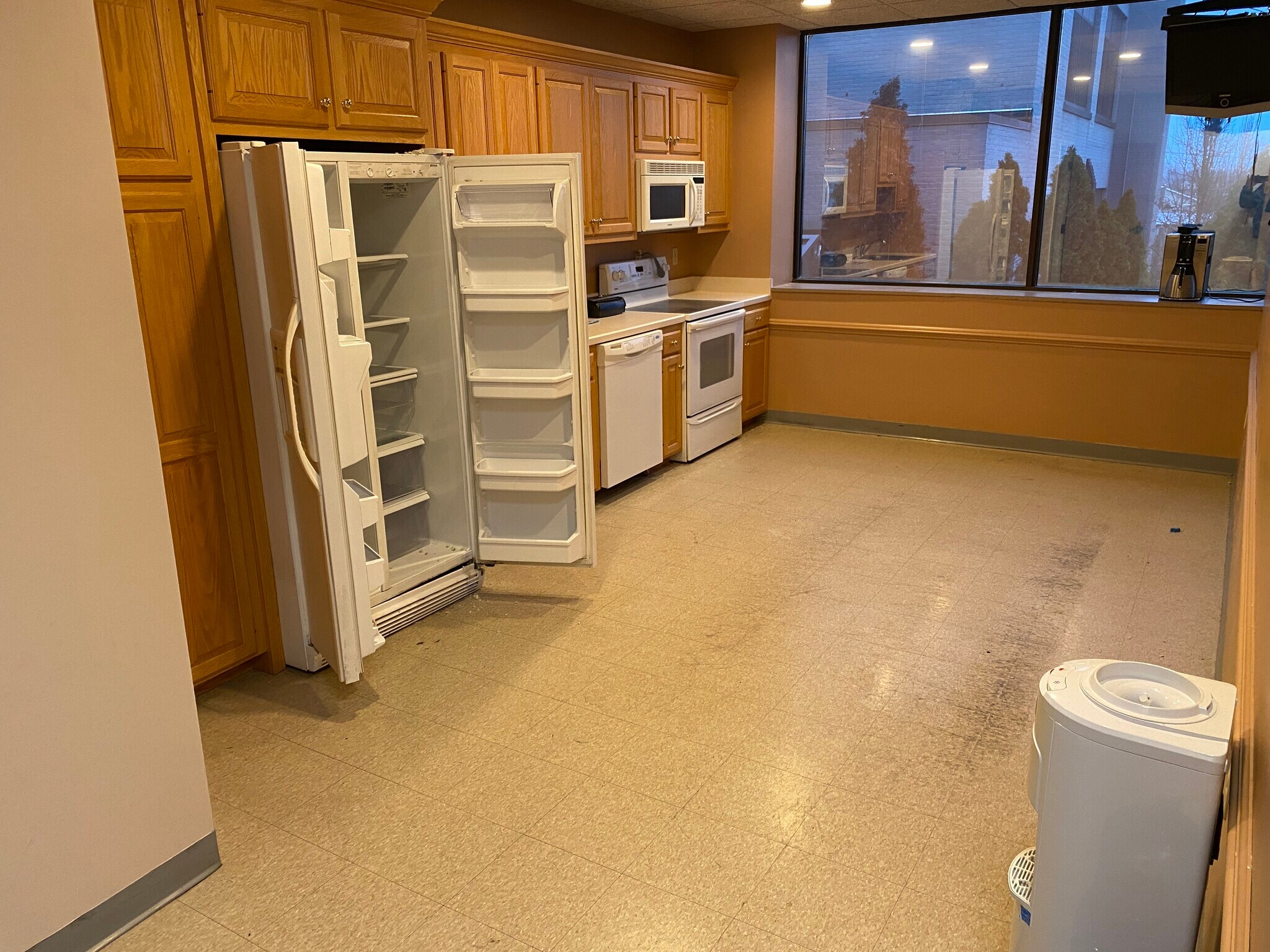 22 Pine St, Bristol, CT for lease Interior Photo- Image 1 of 3