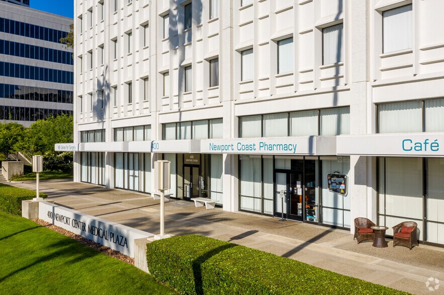 400 Newport Center Dr, Newport Beach, CA à louer - Photo du bâtiment - Image 3 de 24