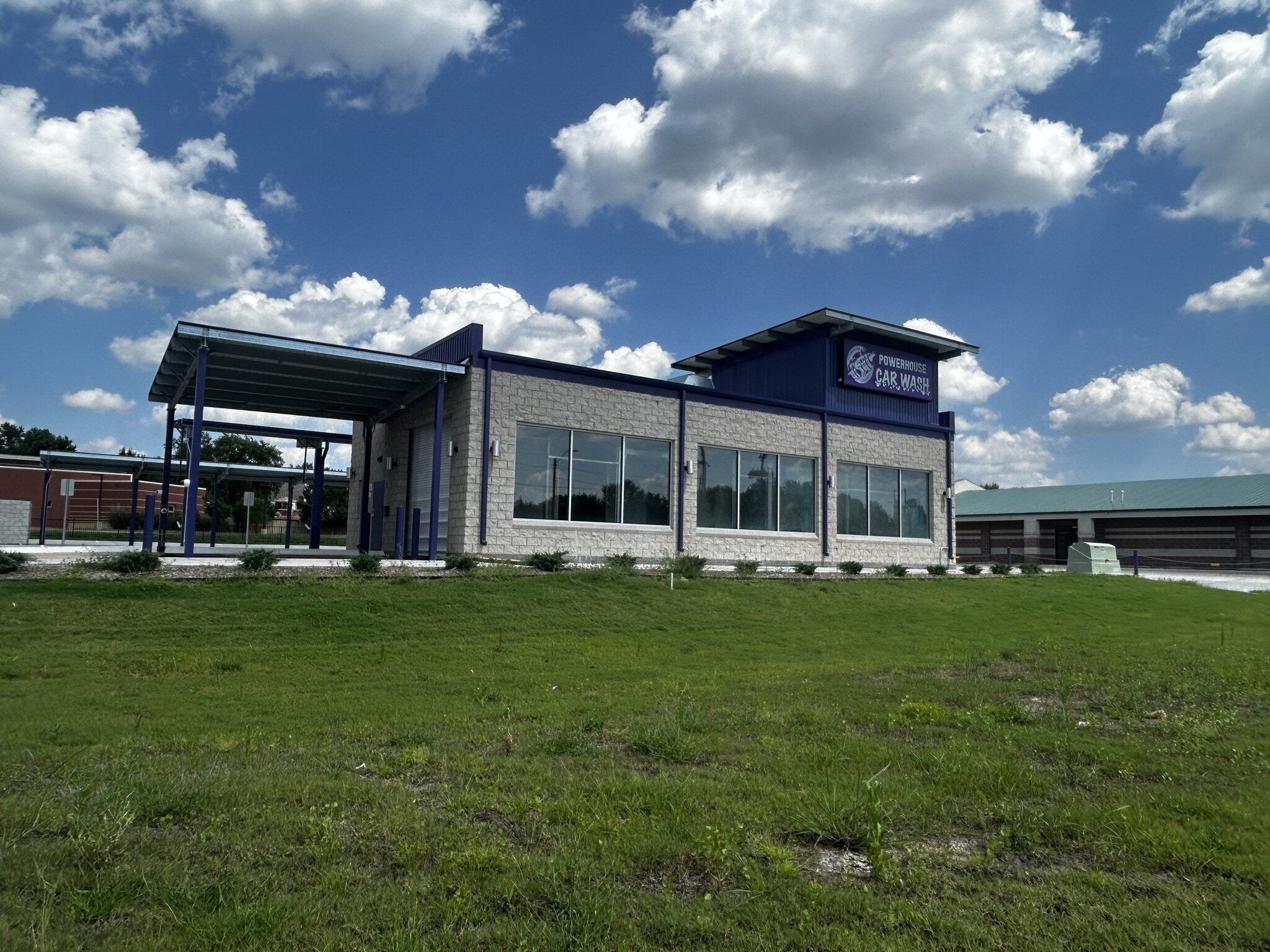 1212 S Webb Rd, Wichita, KS à vendre Photo principale- Image 1 de 5